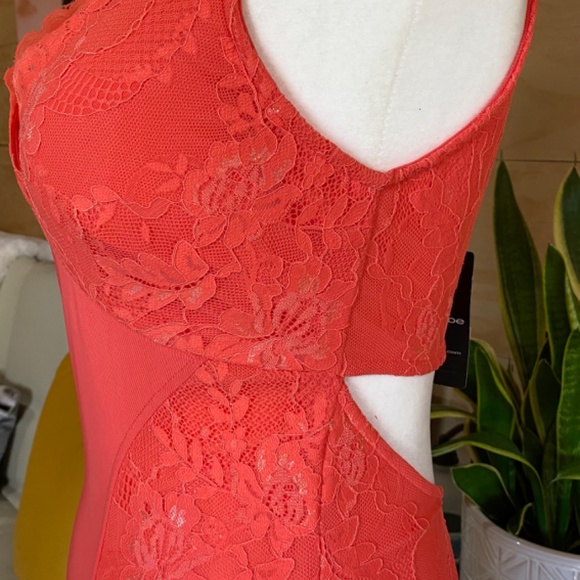 LACE AND MESH BODYSUIT - Picture 2 of 6